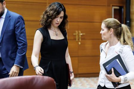 Ayuso promete dar guerra en la conferencia de Barcelona