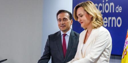 La portavoz del Gobierno, Pilar Alegría, con el ministro José Manuel Albares, ayer en la Moncloa