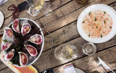 Ostras y carpaccio de gamba de Casa Jondal