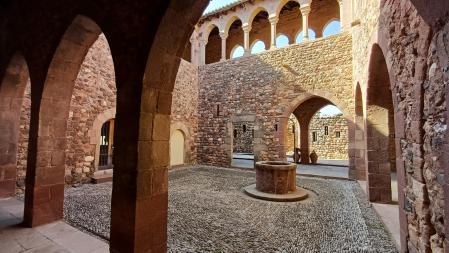 Patio del Castell Cartoixa de Vallparadís.