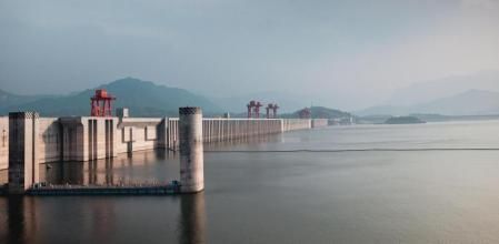 La toma de las Tres Gargantas de China, de 185 metros de altura y 2,3 kilómetros de ancho, ha modificado la rotación del planeta