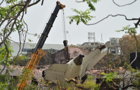 Partes del fuselaje del avión accidentado&nbsp;&nbsp;
