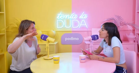 Natalia de Santiago, escritora y experta en finanzas empeñada en hacer la educación financiera más accesible.