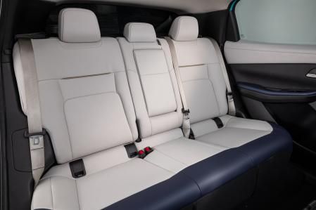 La plaza central trasera es la más estrecha, como sucede en la mayoría de coches&nbsp;