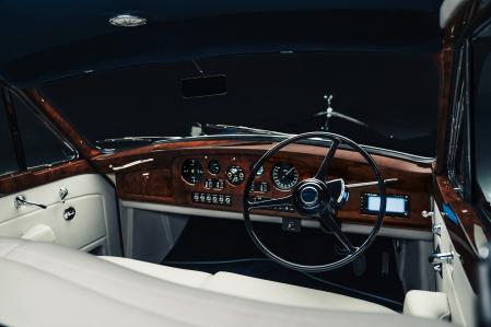 El solemne Rolls-Royce clásico que se electrifica para celebrar el centenario del modelo.