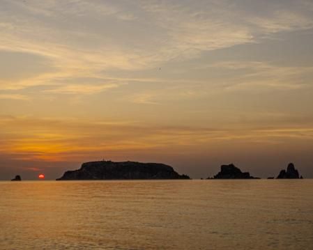 Amanecer visto desde la Platja dels Griells en L'Estartit.