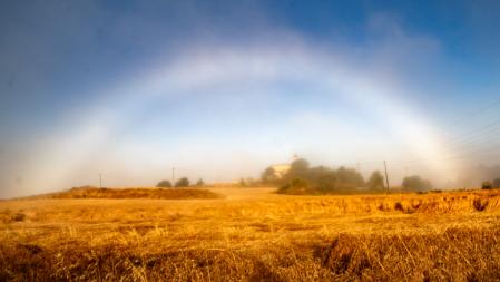 Arco de niebla en la ermita de Sant Jaume.