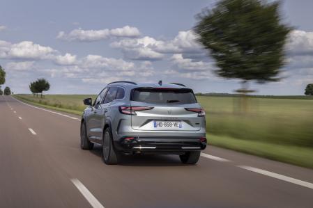 El nuevo Espace está disponible únicamente en la versión full hybrid E-Tech 200&nbsp;