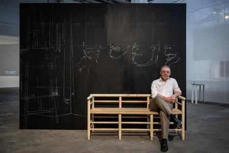 Manuel Borja-Villel, en la instalación de Lola Lasurt a partir de Consuelo, la amante gitana de Nonell 