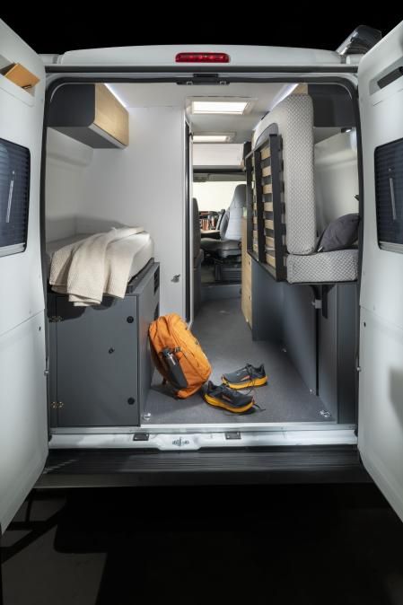 La cama del Adria Twin 540 se pliega para ganar espacio&nbsp;