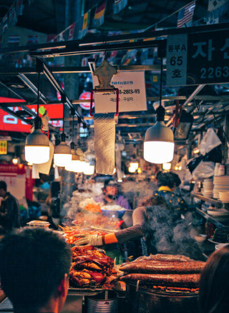 El libro explica el origen, auge y relevancia de los pocha en la cultura coreana