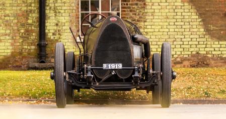 El Bugatti de hace más de un siglo que es una joya del motor y cuesta más de un millón.