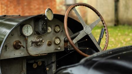 El Bugatti de hace más de un siglo que es una joya del motor y cuesta más de un millón.