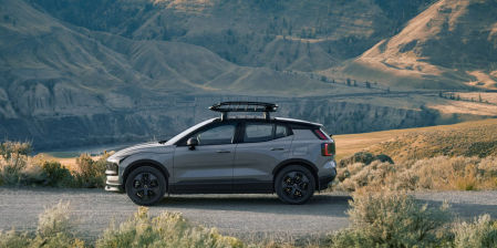 La elevación de su carrocería, 190 mm de altura libre al suelo, se combina con las molduras negras para lograr una imagen exterior más aventurera&nbsp;