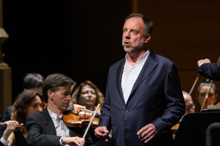 Matthias Goerne con el concertino Kai Gleusteen, durante el concierto