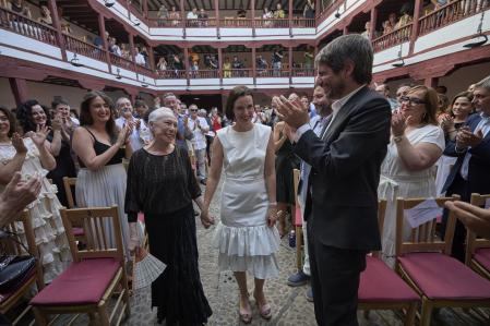 Cristina Hoyos junto a la directora del Festival de Almagro, Irene Pardo y el Ministro de Cultura, Ernest Urtasun, en el Corral de Comedias de Almagro