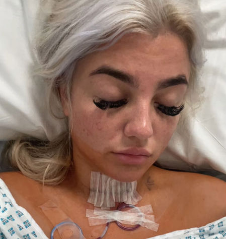 Courtney Nettleton reveló que la hinchazón en su cuello fue el síntoma final que la llevó a recibir una derivación urgente.