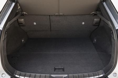 Habrá dos acabados por motorización (e-Premium, e-Executive, e-Luxury y F SPORT) y la capacidad del maletero es la misma con independencia de la versión: 522 litros&nbsp;