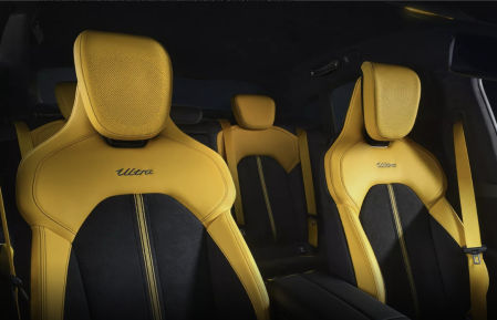 En el respaldo de los asientos está la inscripción Ultra, que distingue esta versión de altas prestaciones&nbsp;