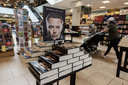 La biografía de Elon Musk de Walter Isaacson fue todo un éxito de ventas