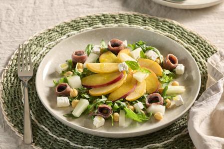 Ensalada de melón, melocotón y garbanzos&nbsp;