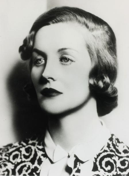 La diosa. Lamás bella de las hermanas tuvo escarceos con los fascistas británicos y losnazis alemanes. Fue encarcelada en 1940. Nunca se arrepintió