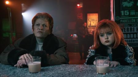 Margarita Seisdedos en la serie ve a su hija siempre como una niña.