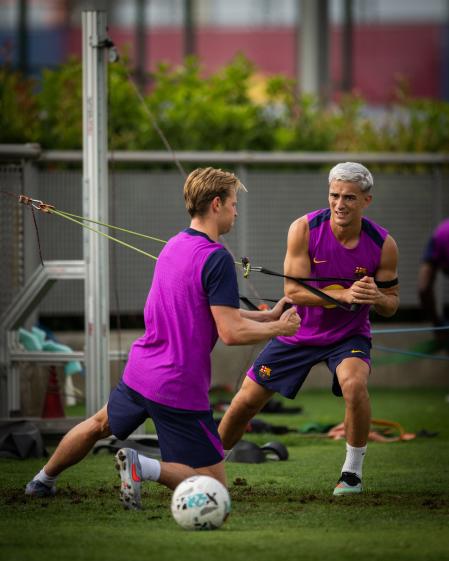 Entrenamiento del FC Barcelona, con De Jong y Gavi