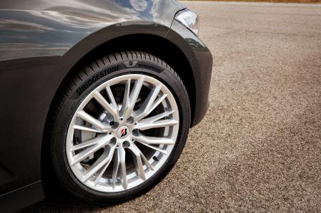 Los neumáticos de baja resistencia a la rodadura ayudan a reducir el consumo 