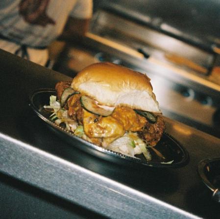 Chicken Tikka Sandwich de Fiffty Fiffty