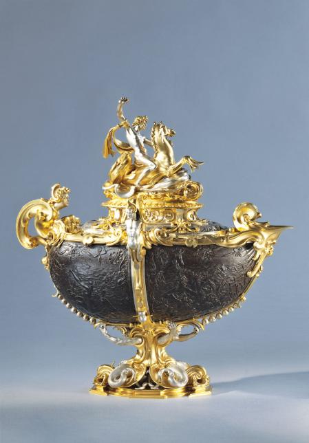Aguamanil hecho con un coco de mar de las Seychelles. Anton Schweinberger, 1602,&nbsp;Kunstkammer
