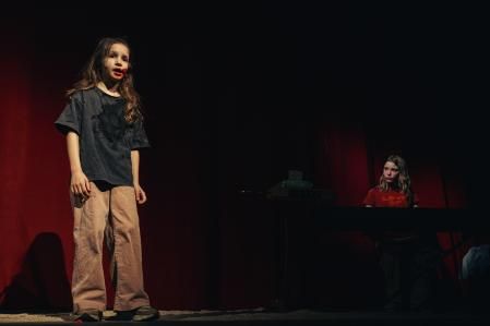 Los niños y adolescentes de esta propuesta trabajan con un coach y tutor