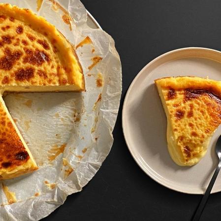 Cremosa e inconfundible, la tarta de queso de Pan Delirio