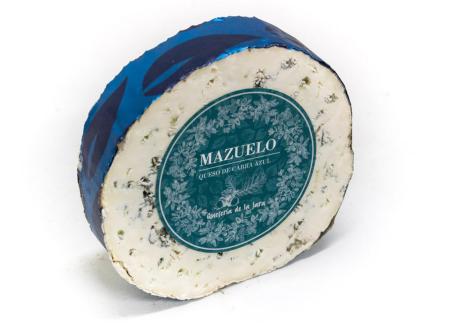 El Mazuelo de Quesería La Jara es un queso azul de forma cilíndrica con un leve prensado manual que permite dejar hueco para el aire