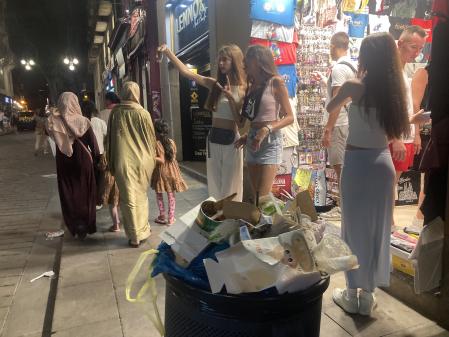 La situación en la calle Ferran acostumbra a complicarse al anochecer