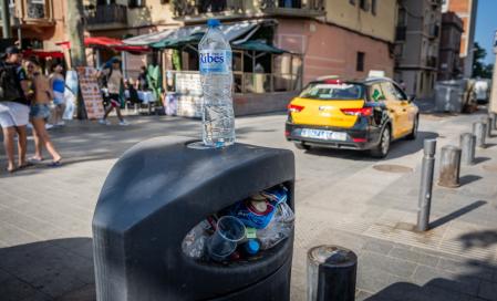Los envases de un solo uso se multiplican en verano