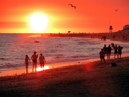 Puesta de sol en la playa de la Costilla de Rota.