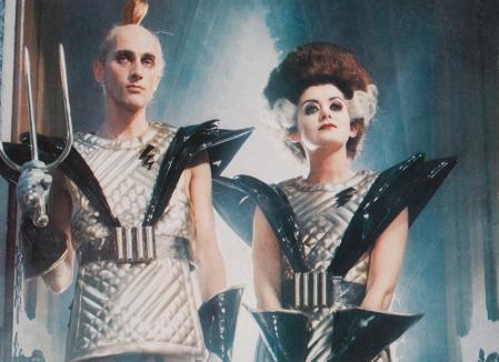 Richard O’Brien (autor de la obra original) y Patricia Quinn como Riff Raff y Magenta en la comedia musical ‘The Rocky Horror Picture Show’, 1975