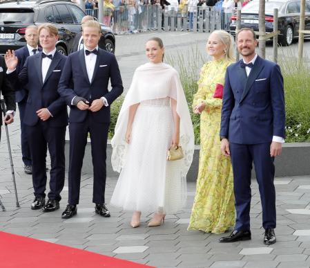 El príncipe Sverre Magnus, Marius Borg, la princesa Ingrid Alejandra, la princesa Mette-Marit y el príncipe Haakon de Noruega.&nbsp;
