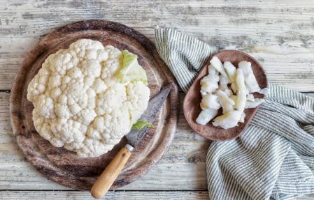Ingredientes para arroz meloso de coliflor y bacalao