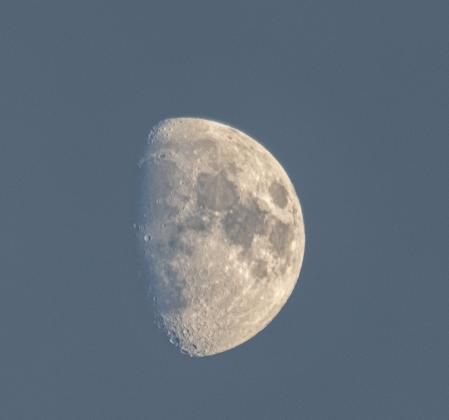 Luna creciente vista desde Calella de Palafrugell.