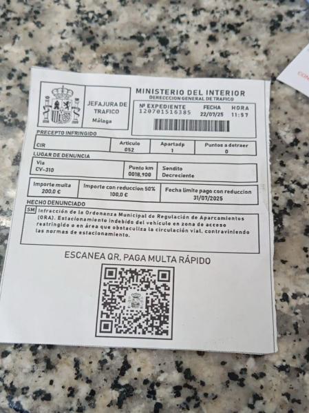 Multa falsa que pretende estafar al conductor mediante un código QR.