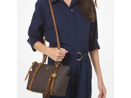 Bolso de hombro Nomad tote con estampado de logotipos de Michael Kors