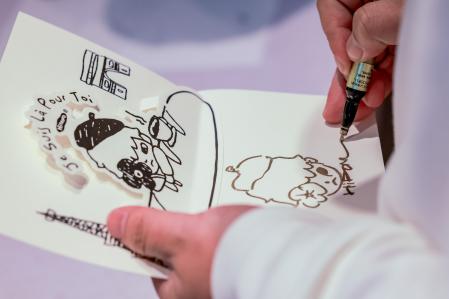 El artista Lang lleva desde el nacimiento de su hijo creando Hirono's