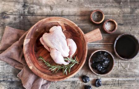 Ingredientes para preparar picantón con salsa de ciruelas