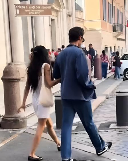 Kravitz y Styles paseando juntos por Roma&nbsp;