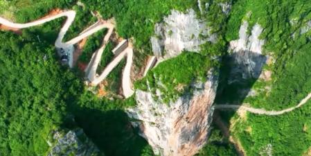 Vista aérea de la carretera que conduce a Minzhu, en el suroeste de China&nbsp;