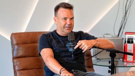 José Elías, empresario multimillonario, 49 años: 