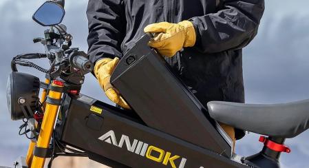 La vibrante moto eléctrica offroad que parece una bici pero no lo es.