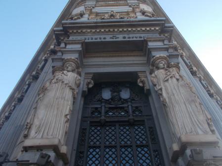 Edificio de las Cariátides.